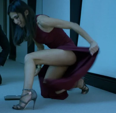 Элоди юнг в мини