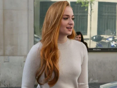 Софи тёрнер максим