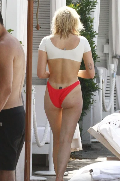 Софи тернер голая