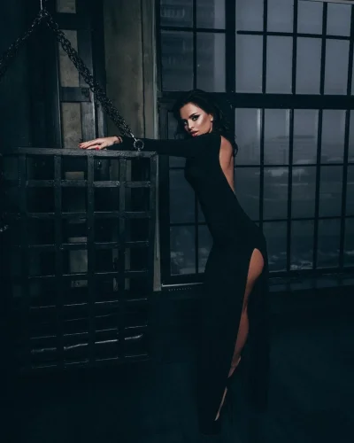 В вечернем платье