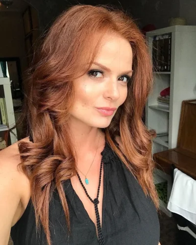 Телеведущая елена ландер