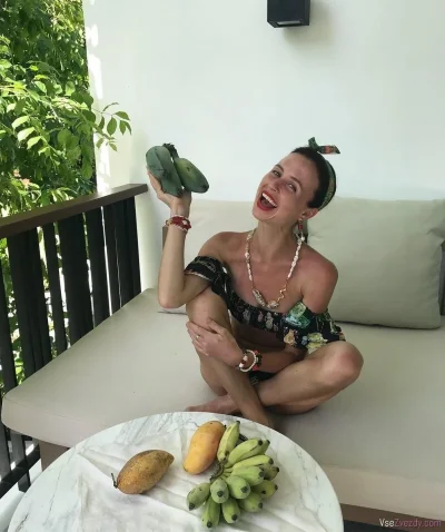 Мирослава карпович в купальнике