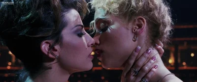 Элизабет беркли и джина гершон