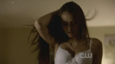 Елена гилберт грудь