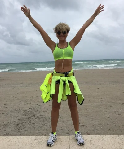 Анжелика варум в купальнике