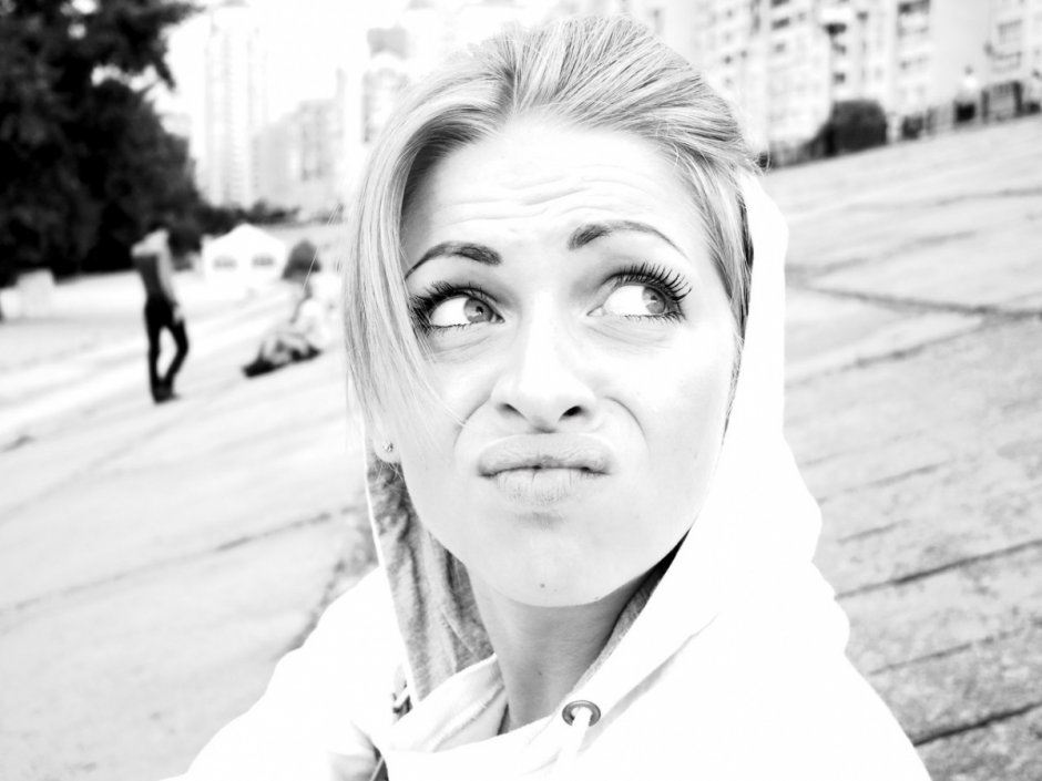 Девушка и женщина