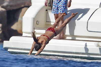 Alicia vikander в купальнике