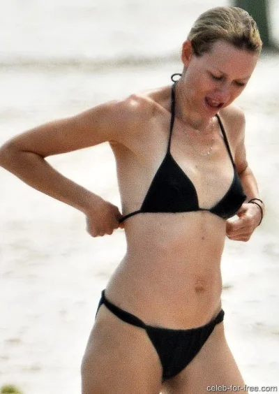 Наоми уоттс грудь