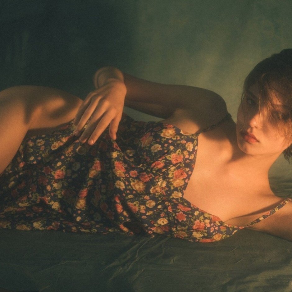 Алеся кафельникова ню