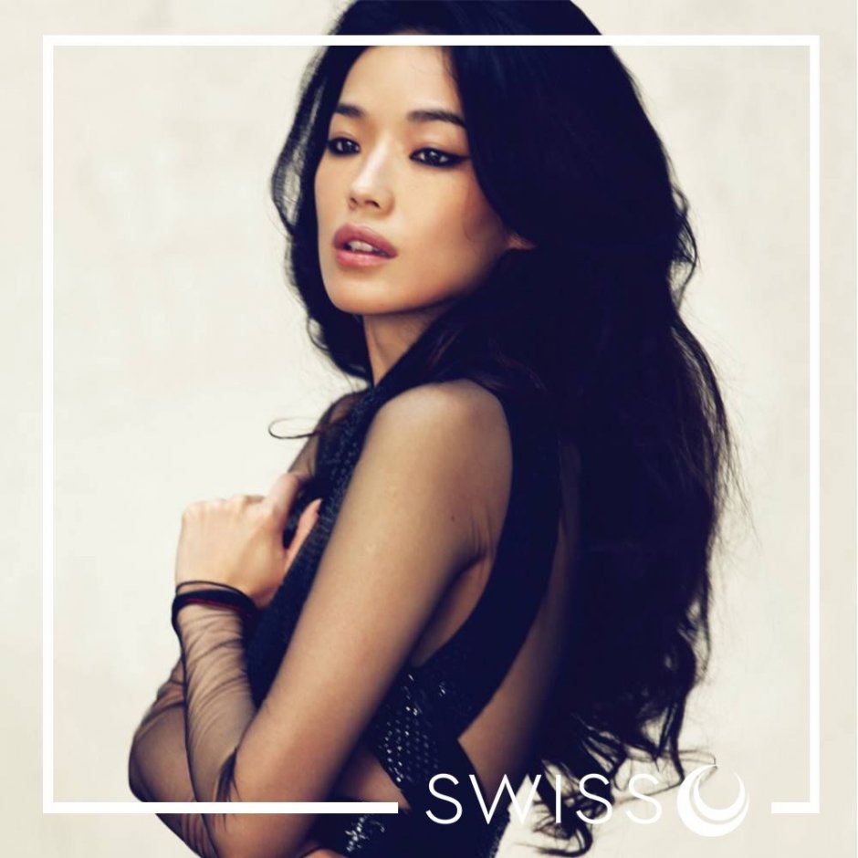 Красивая азиатская девушка