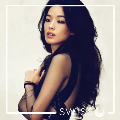 Красивая азиатская девушка