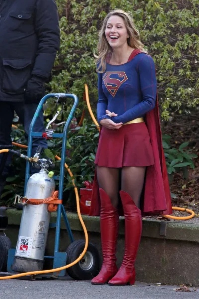 Мелисса беноист горячие супергерл