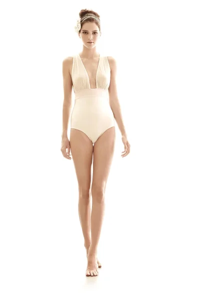 Фигура девушки без одежды