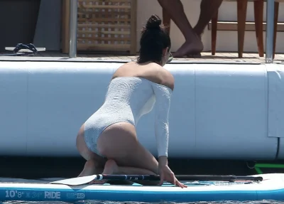 Кендалл дженнер в купальнике папарацци