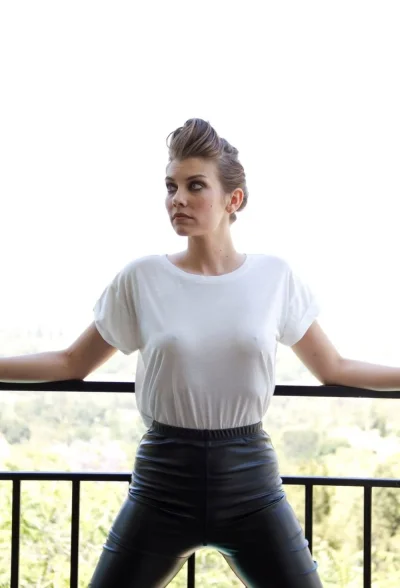 Лорен коэн соски