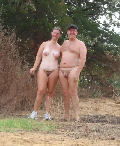 Зрелые нудистки на природе