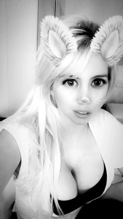 Девушка и женщина