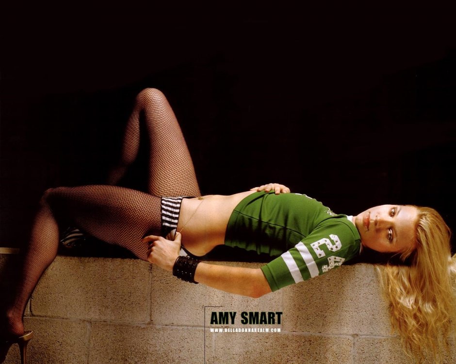 Amy smart hot
