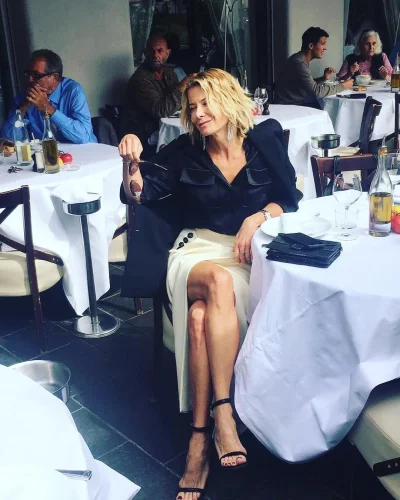 Юлия высоцкая ноги