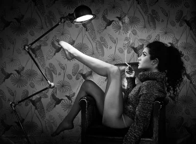 Женщина с сигаретой