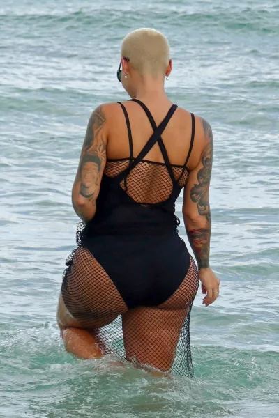 Амбер роуз в купальнике