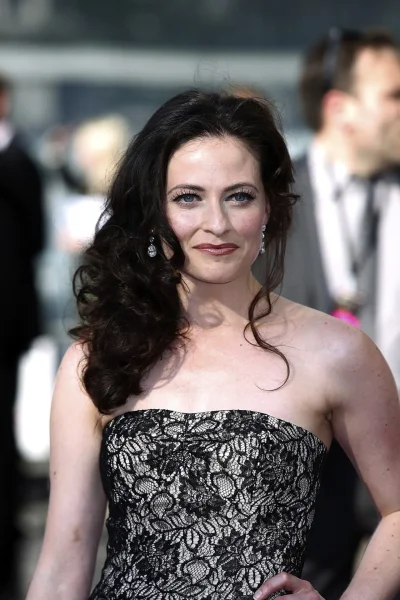 Лара пулвер ирэн адлер