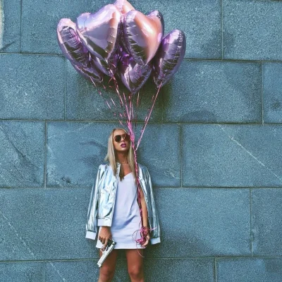 Девушка с шарами