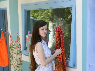 Девушка и женщина