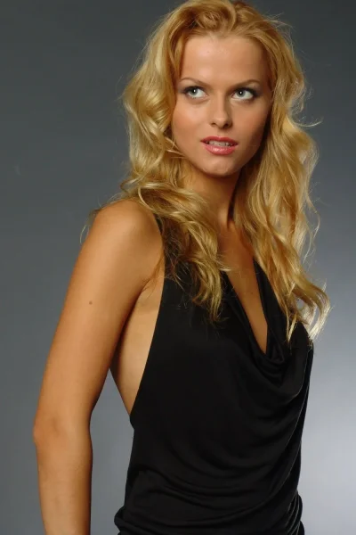 Голая Анна Лутцева