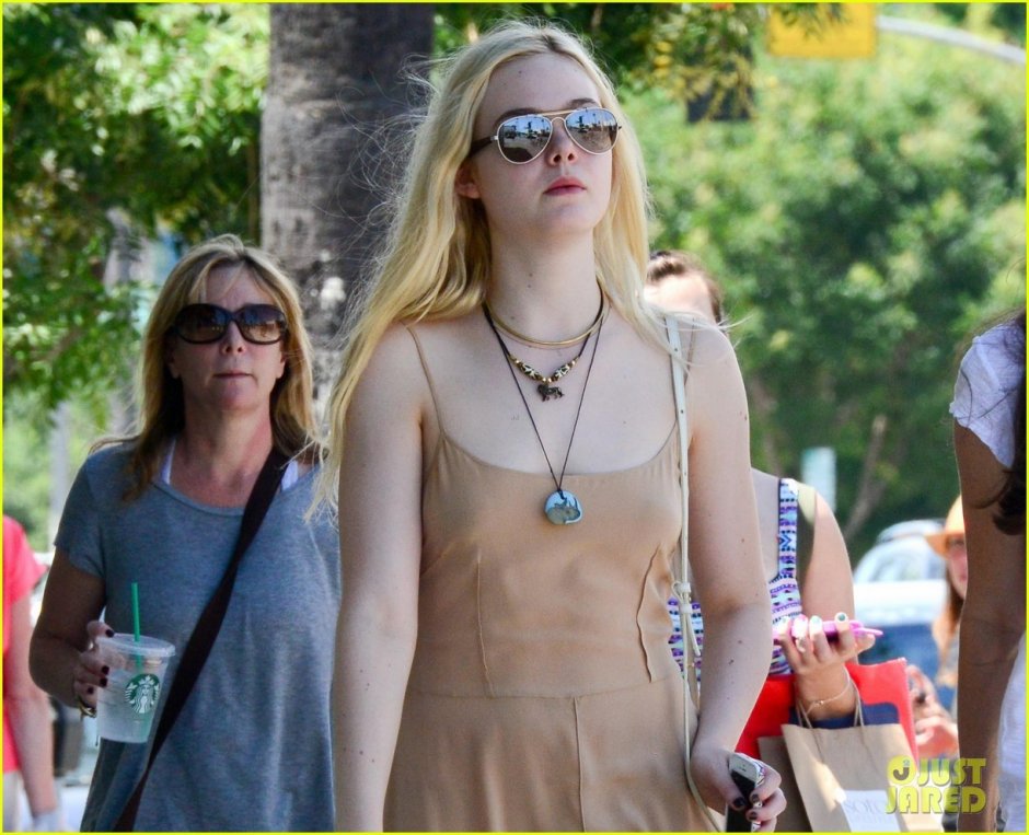 Дакота фаннинг бикини