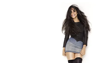 Актриса брюнетка