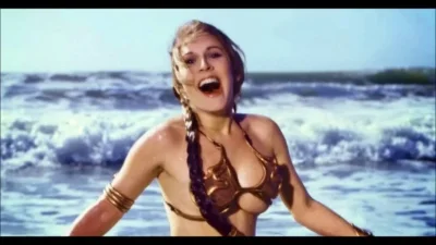 Кэрри фишер в золотом бикини