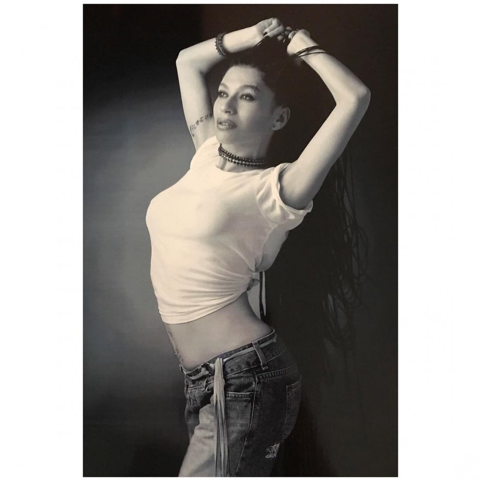 Наргиз закирова в молодости с волосами