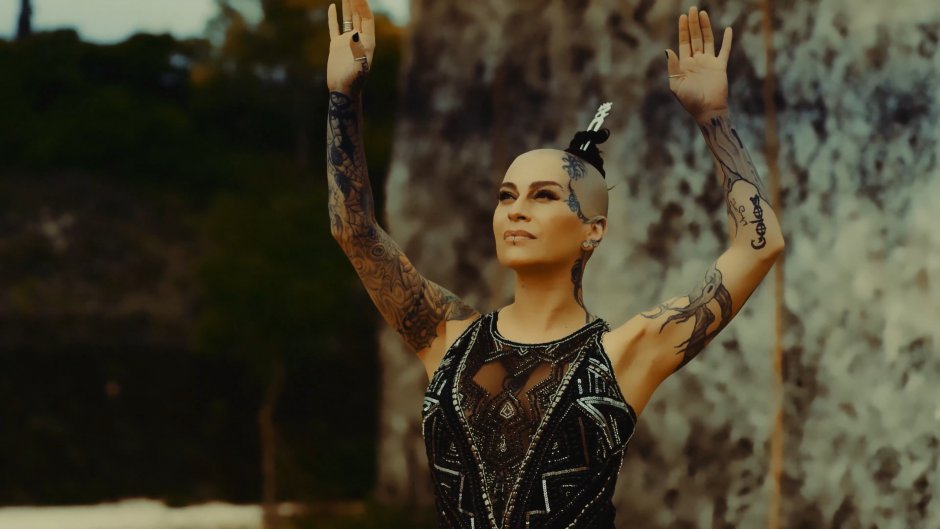 Нас бьют мы летаем наргиз