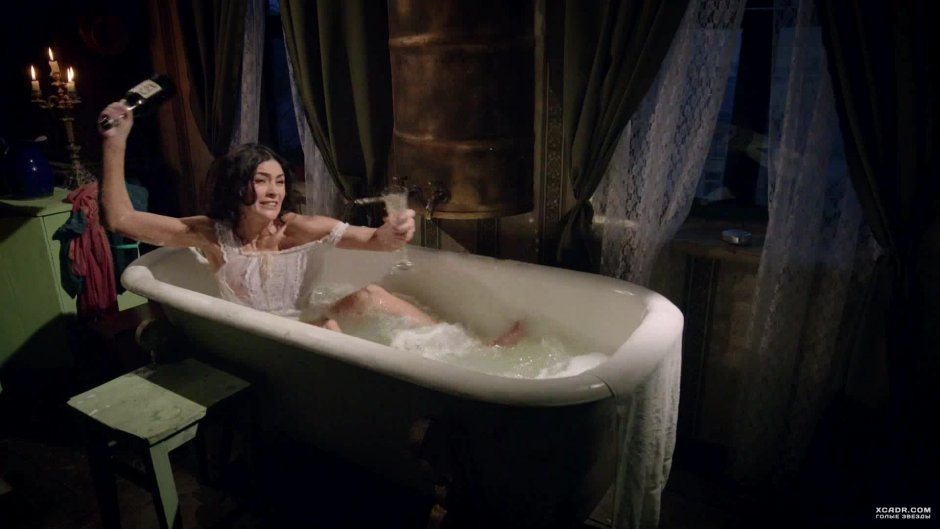 Девушка ванной