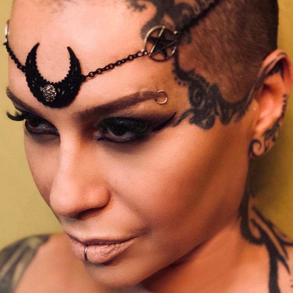 Певица наргиз