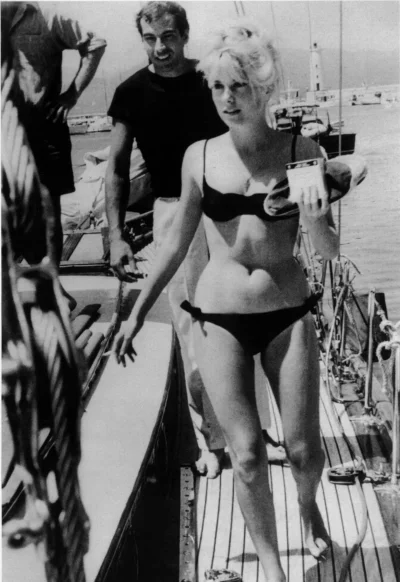 Катрин денев в купальнике молодости