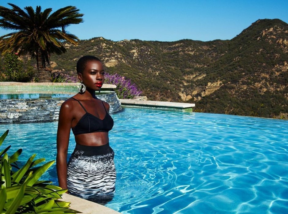 Данай гурира в купальнике