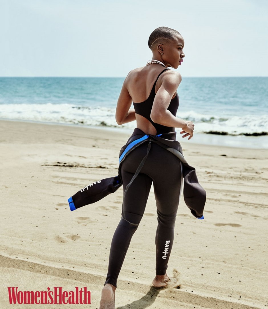 Женщина спортивная