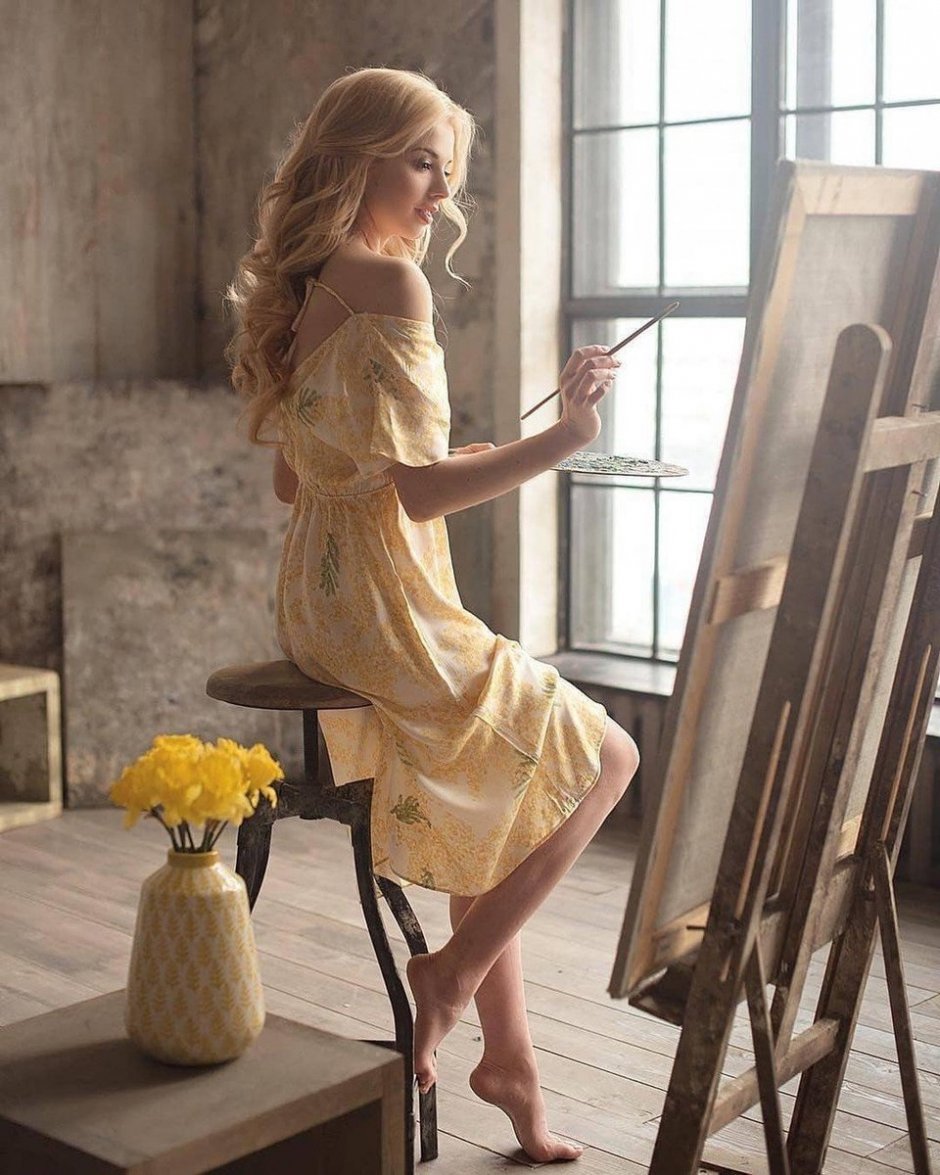 Красивая девушка блондинка