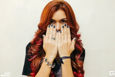 Битва экстрасенсов рыжая девушка