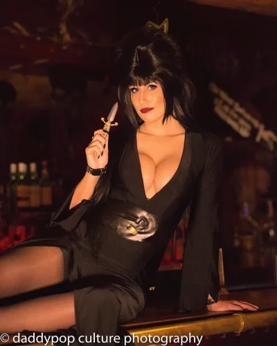 Эльвира повелительница тьмы косплей