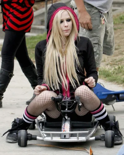 Avril lavigne попа