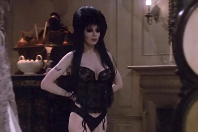 Эльвира повелительница тьмы сиськи