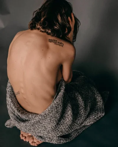 Женщина с татуировками