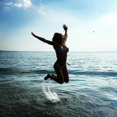 Море девушка