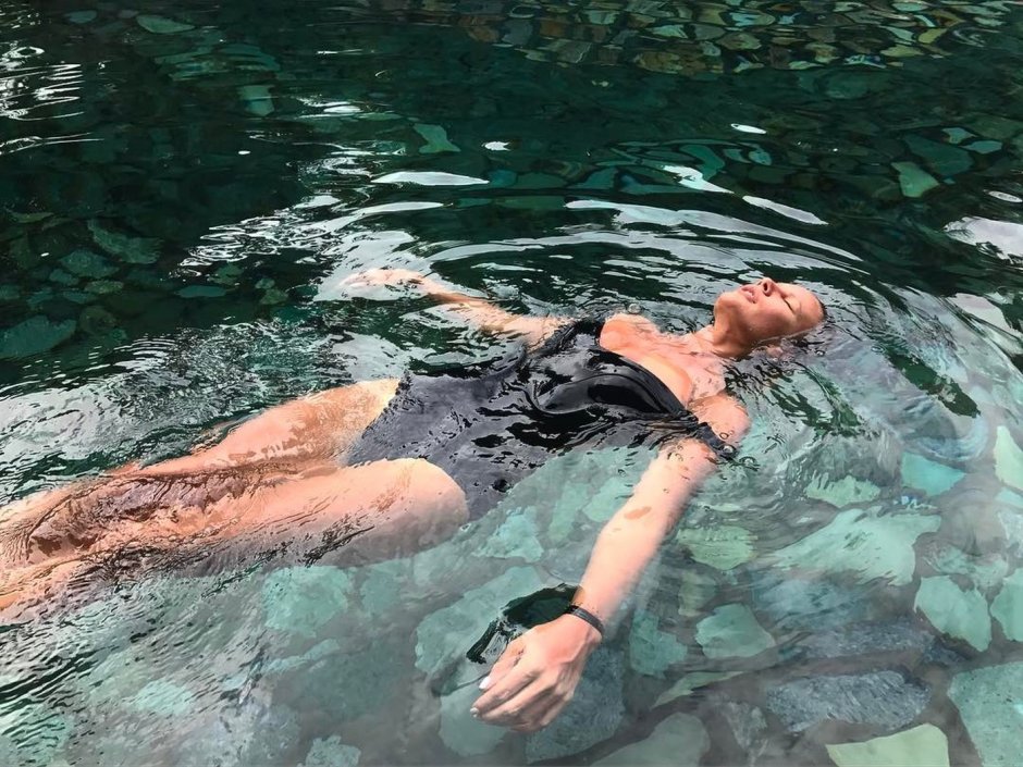 Лена летучая в купальнике