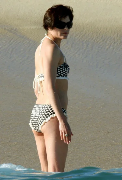 Милла йовович в купальнике