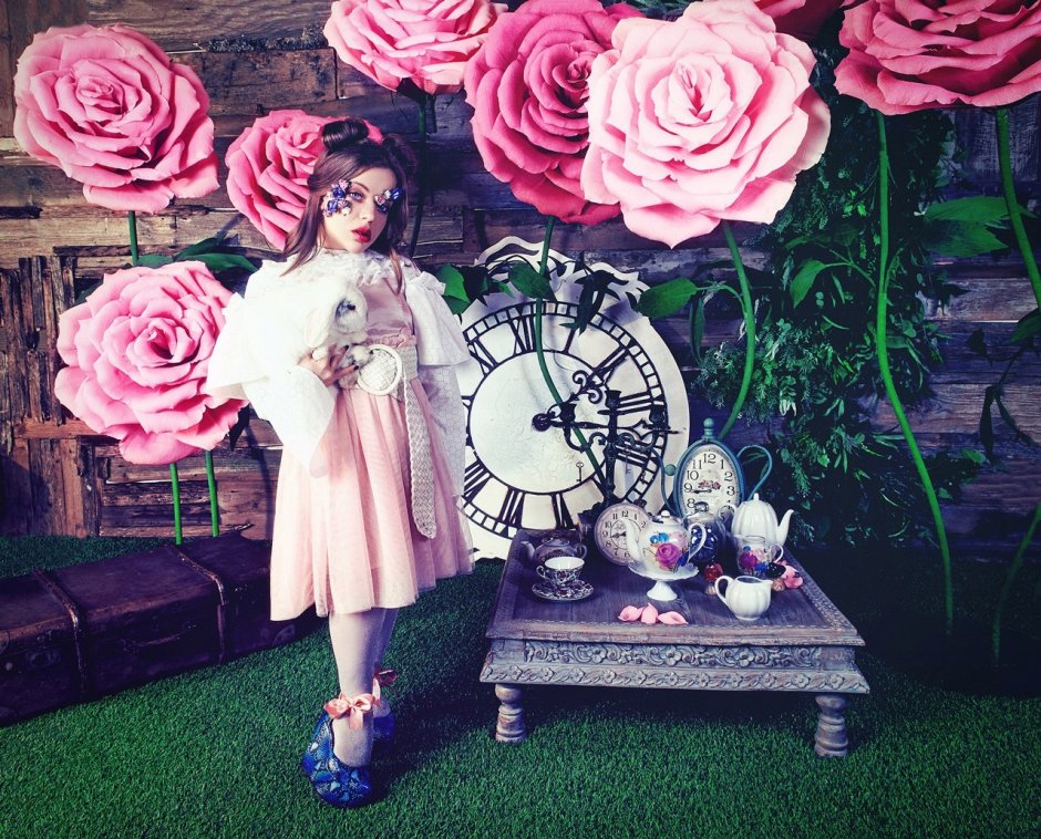 Фотозона алиса в стране чудес