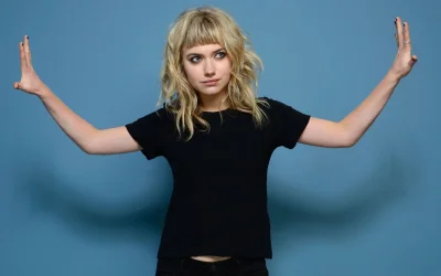 Актриса блондинка